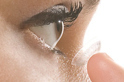 a lady putting contact lenses in
